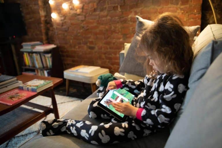 Children’s Mental Health Suffered During The Pandemic As They Grew Up With Screens